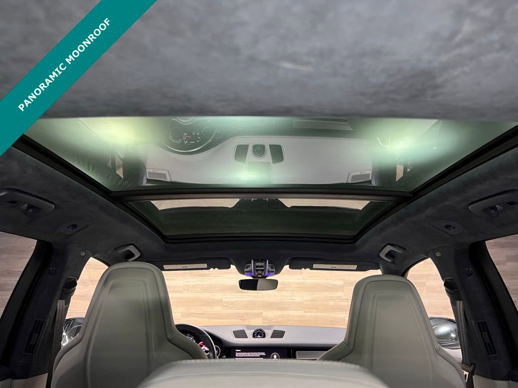 Used 2022 Porsche Cayenne Turbo image 6