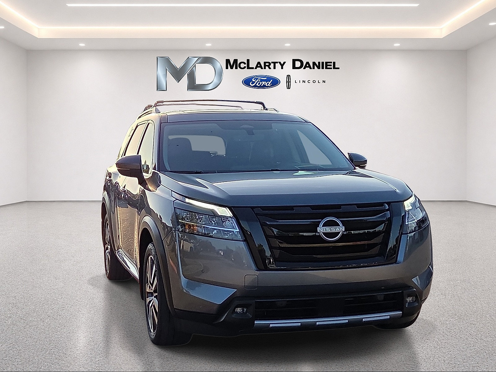 Used 2024 Nissan Pathfinder Platinum w/ Black Appearance Package