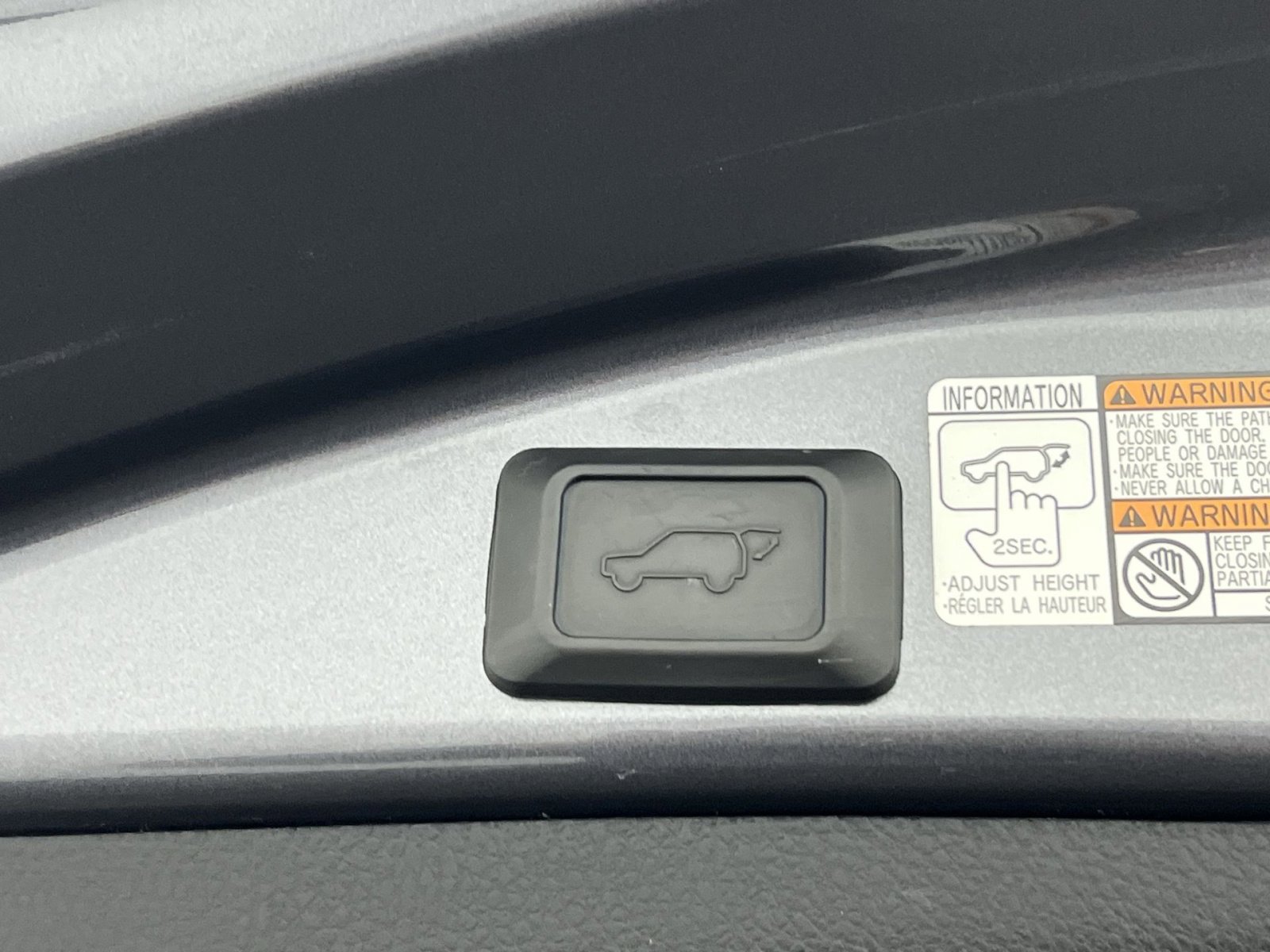 Used 2018 Toyota RAV4 Limited image 27