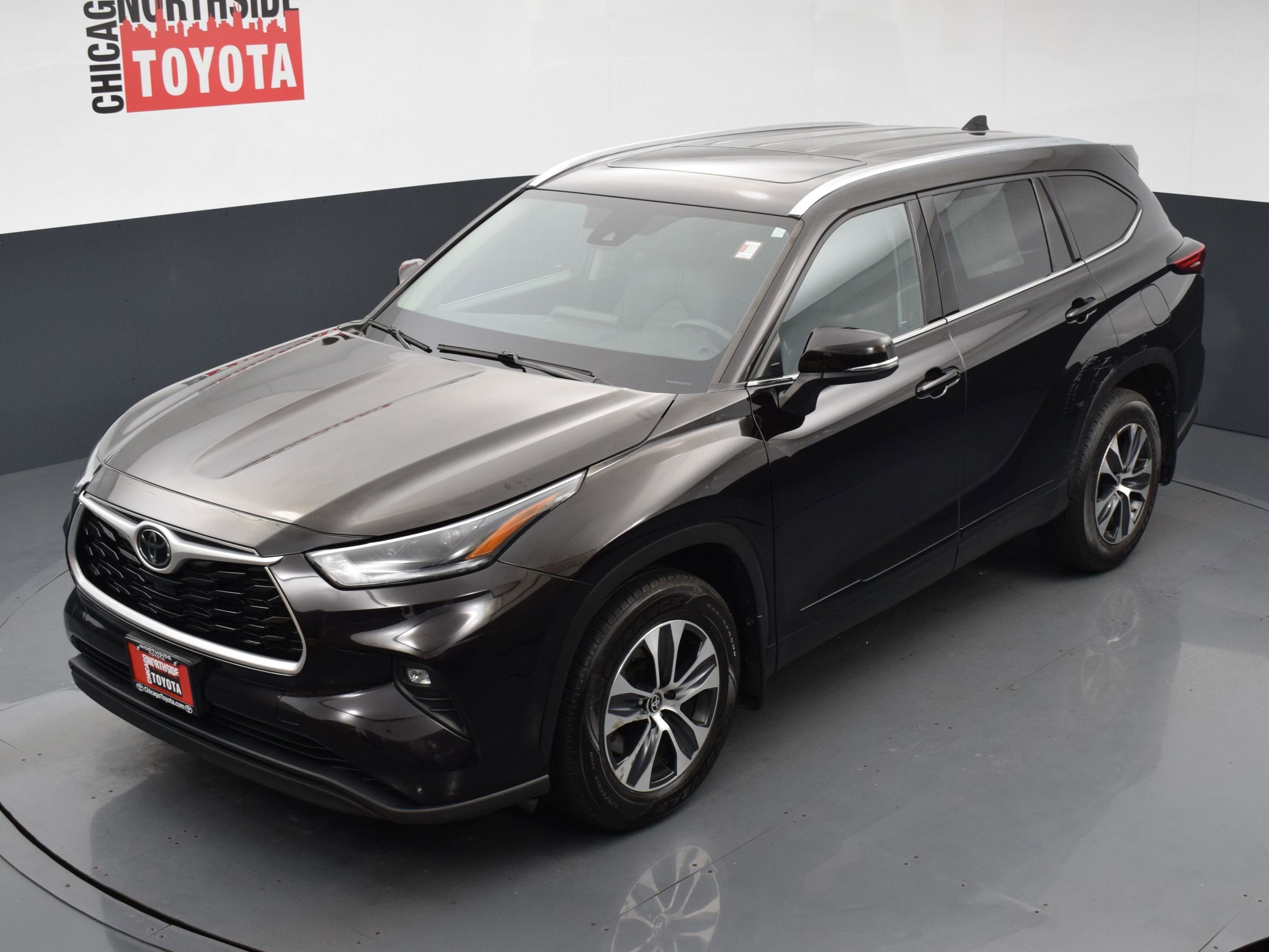 Used 2021 Toyota Highlander XLE AWD/4WD image 28