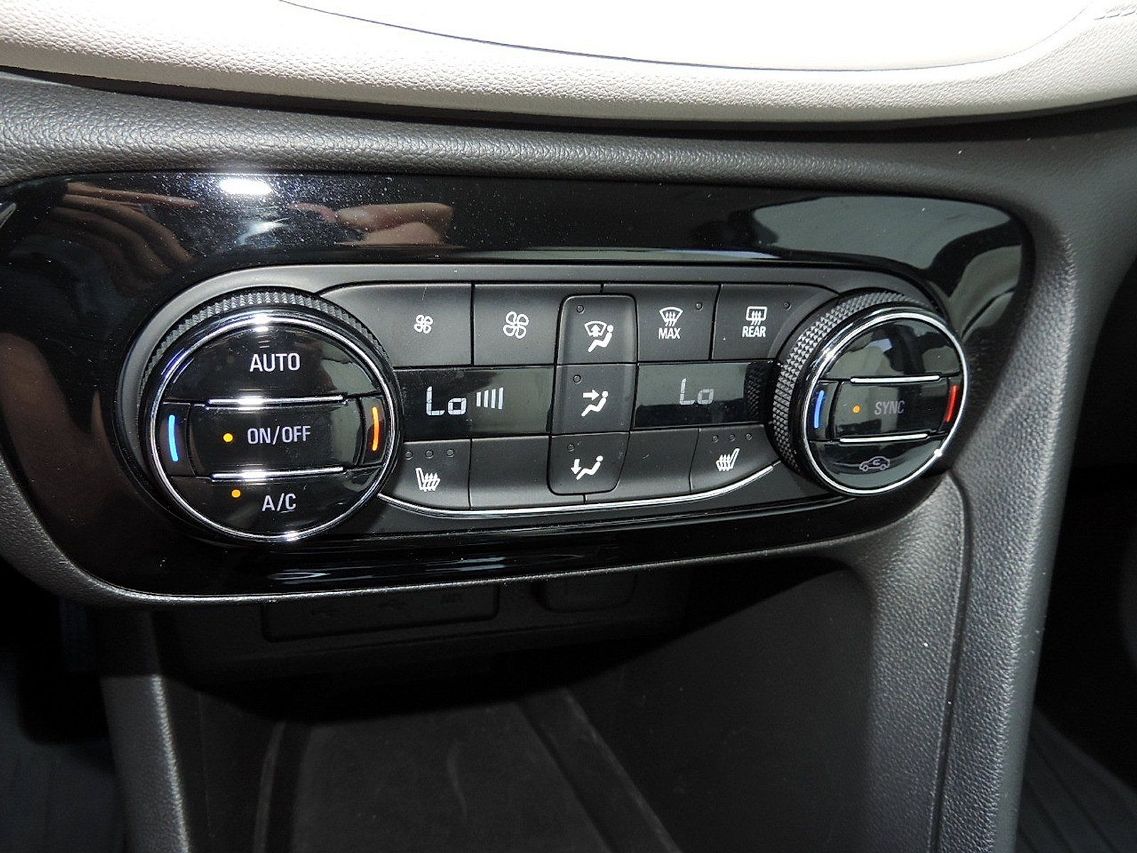 Used 2023 Buick Encore GX Select FWD image 19