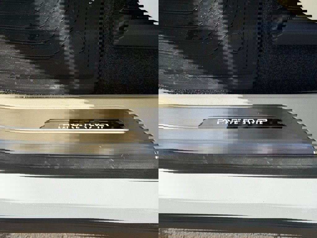 New 2026 Land Rover Range Rover SE image 13