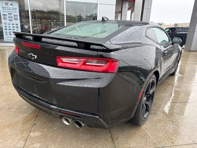 Used 2018 Chevrolet Camaro SS w/ LPO RS/SS Interior Package RWD image 7