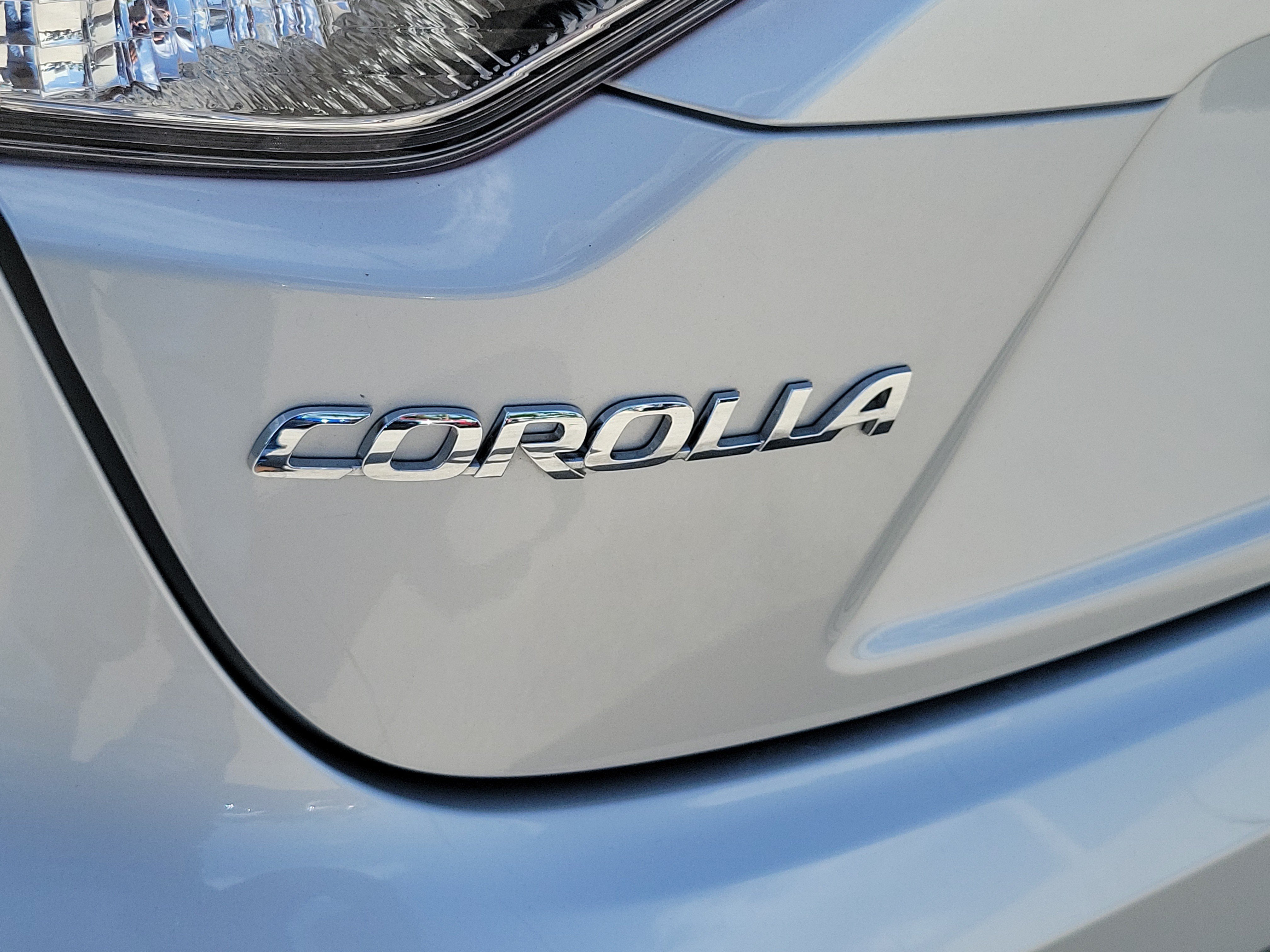 Used 2023 Toyota Corolla LE w/ LE Convenience Package FWD image 29