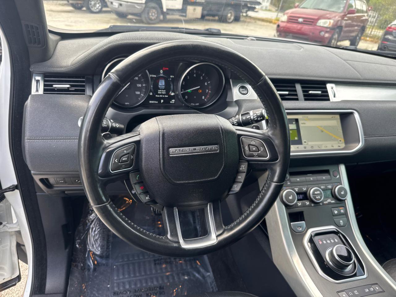 Used 2017 Land Rover Range Rover Evoque SE image 13