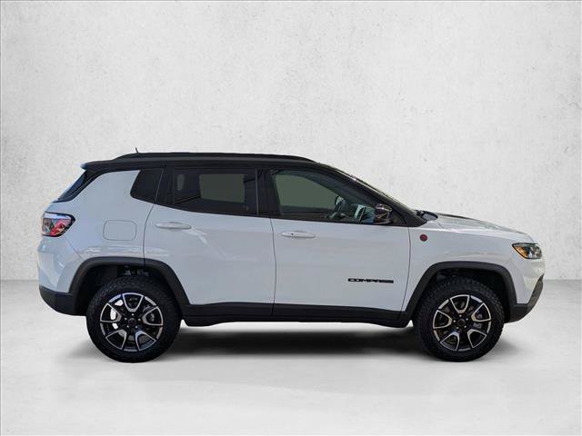 Used 2025 Jeep Compass Trailhawk AWD/4WD image 4