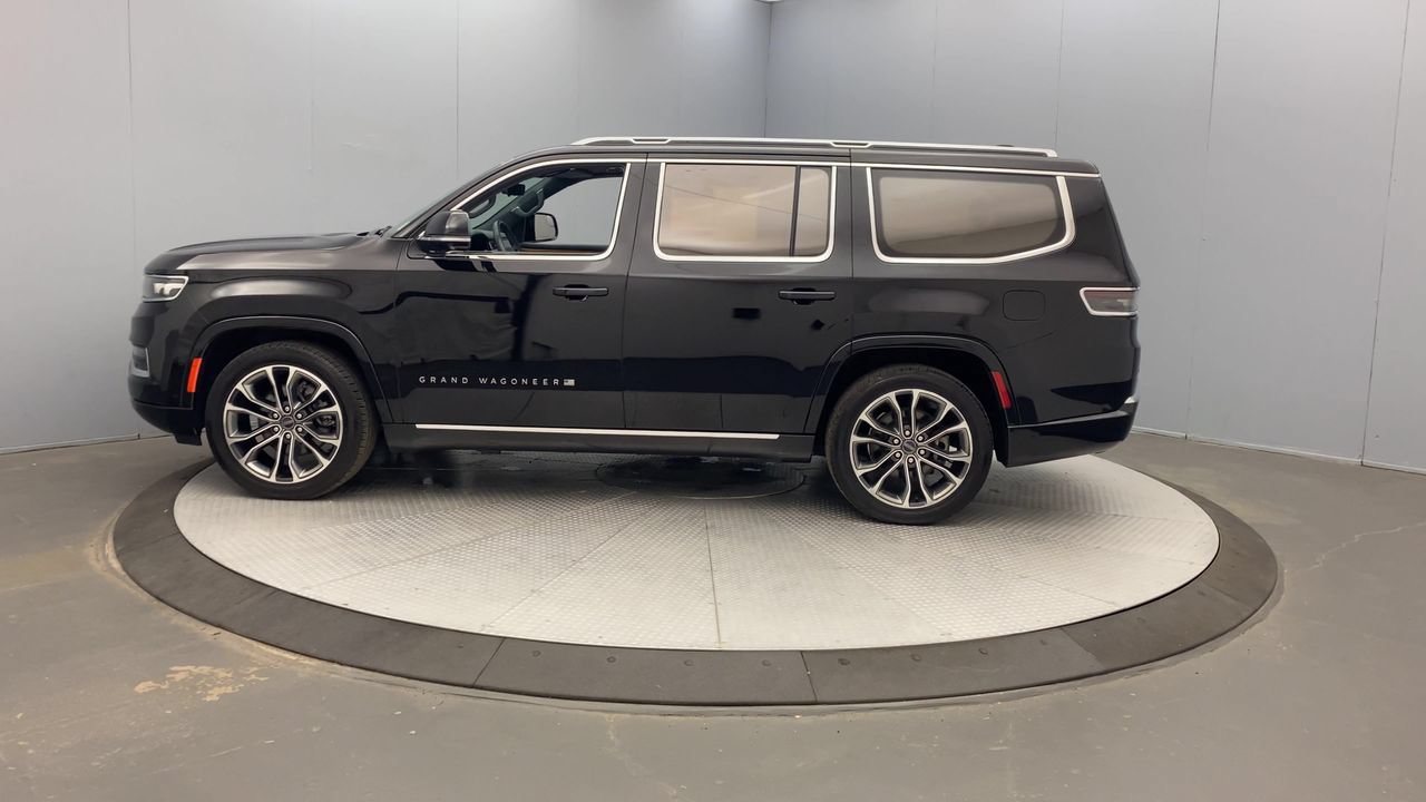Used 2023 Jeep Grand Wagoneer Series III AWD/4WD image 2