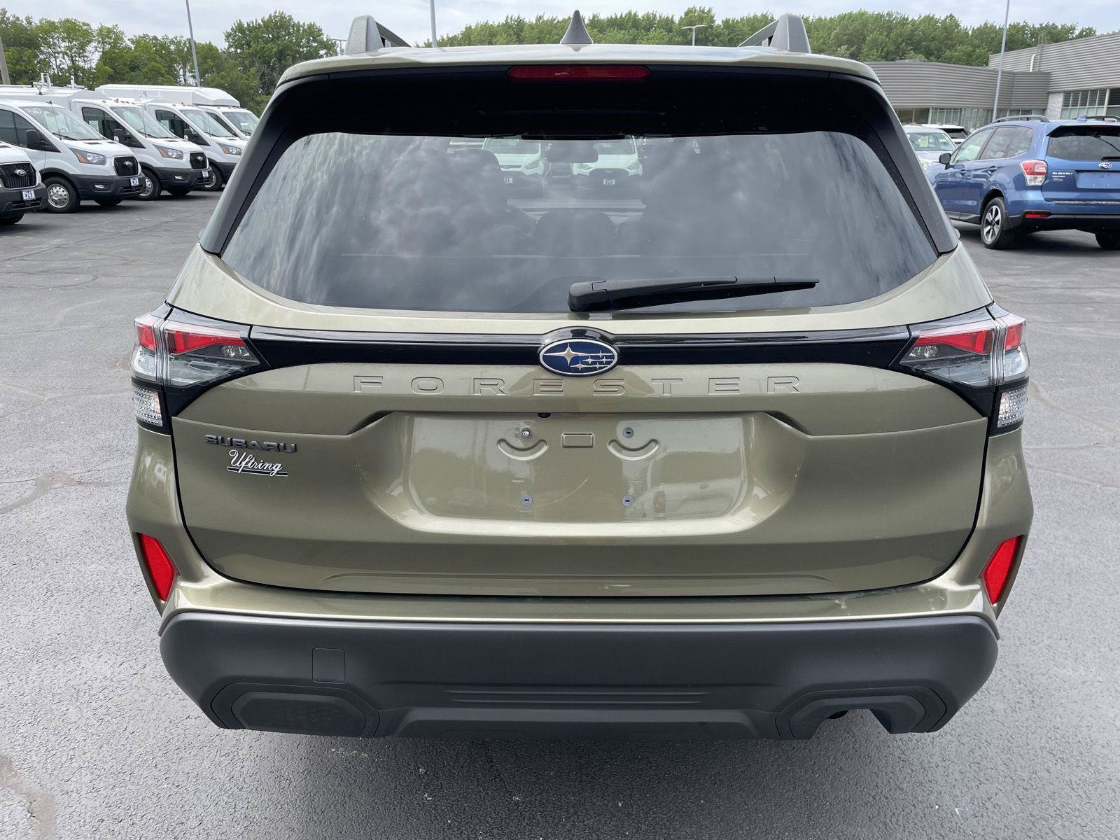 Used 2025 Subaru Forester Premium AWD/4WD image 4