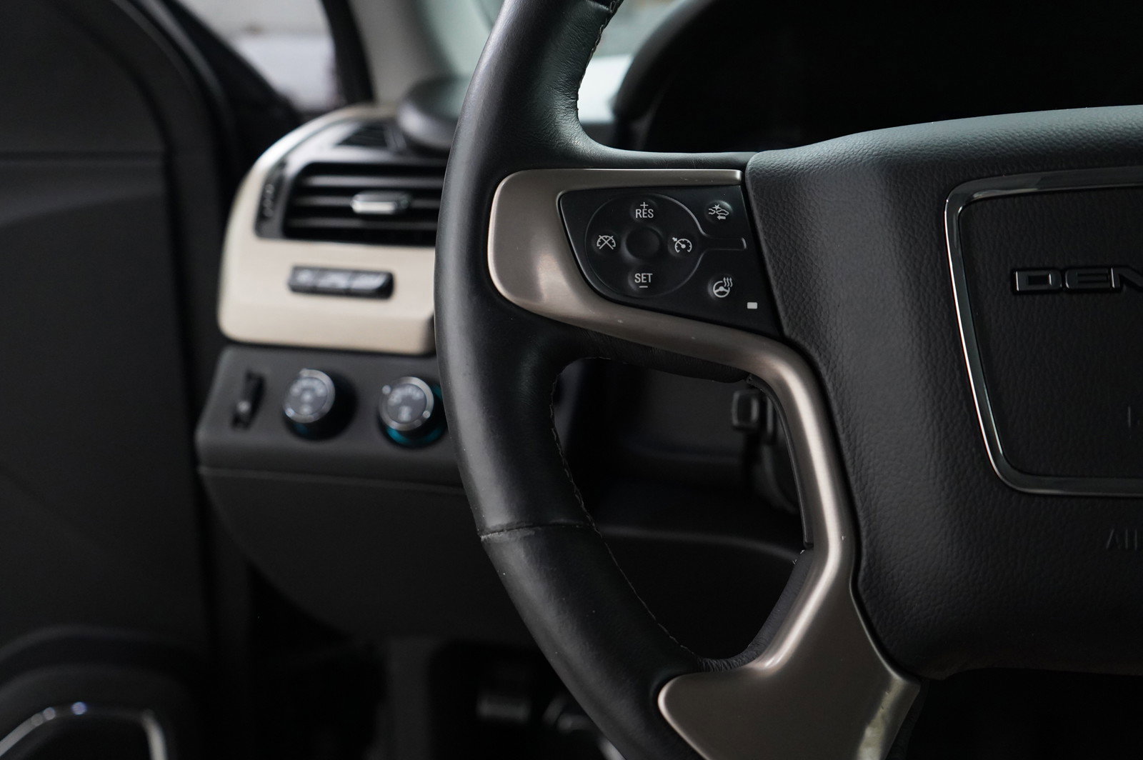 Used 2017 GMC Yukon Denali w/ Open Road Package image 22
