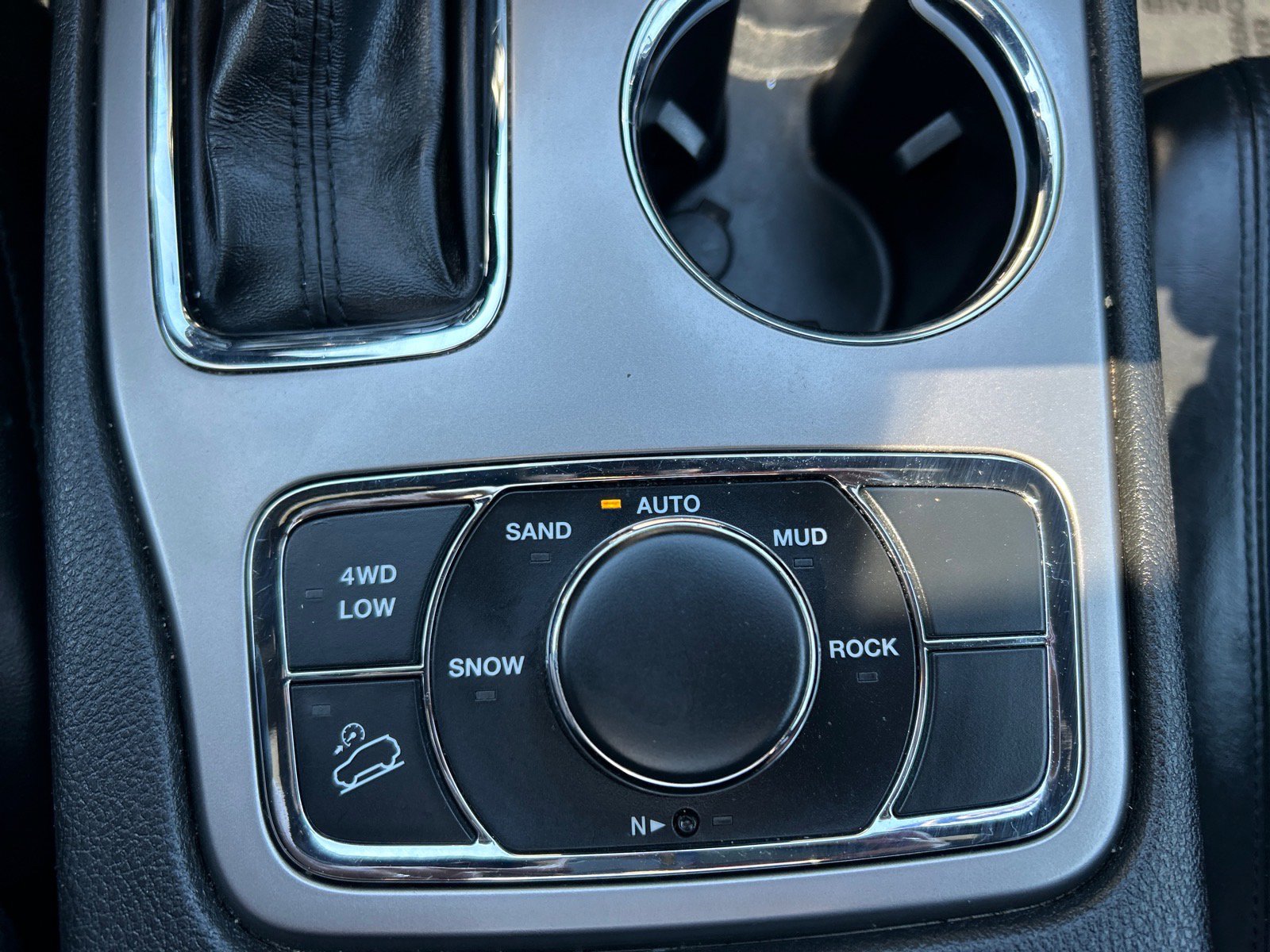 Used 2021 Jeep Grand Cherokee Limited AWD/4WD image 32