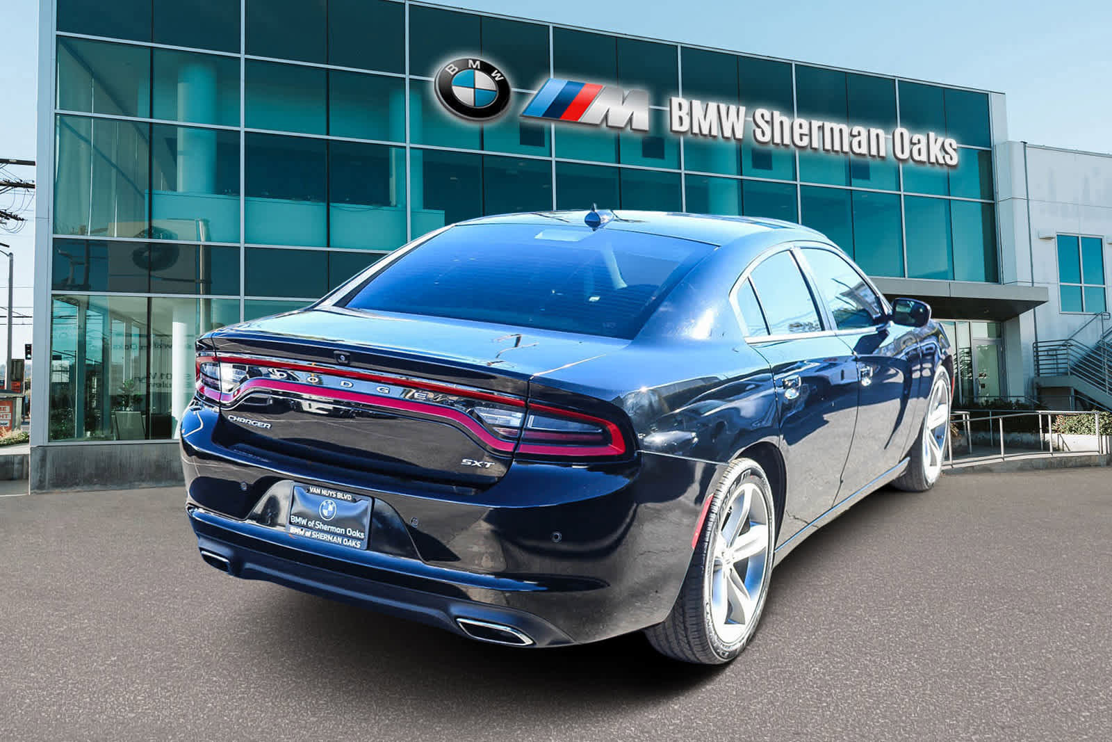 Used 2017 Dodge Charger SXT w/ Plus Group image 4