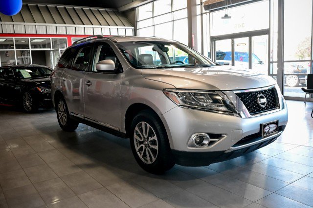 Used 2014 Nissan Pathfinder SL w/ SL Tech Package AWD/4WD image 3