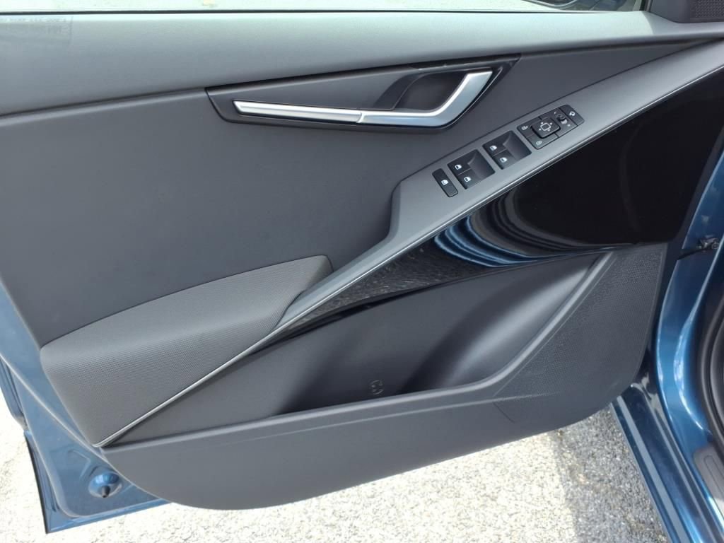 New 2025 Kia Niro EX Touring image 16
