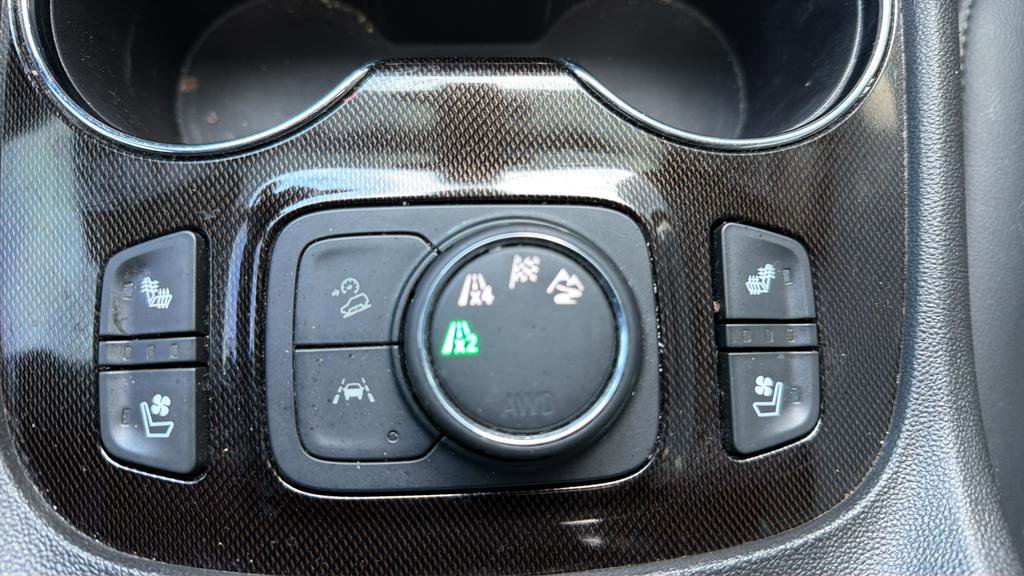 Used 2023 GMC Acadia AT4 w/ Technology Package image 33