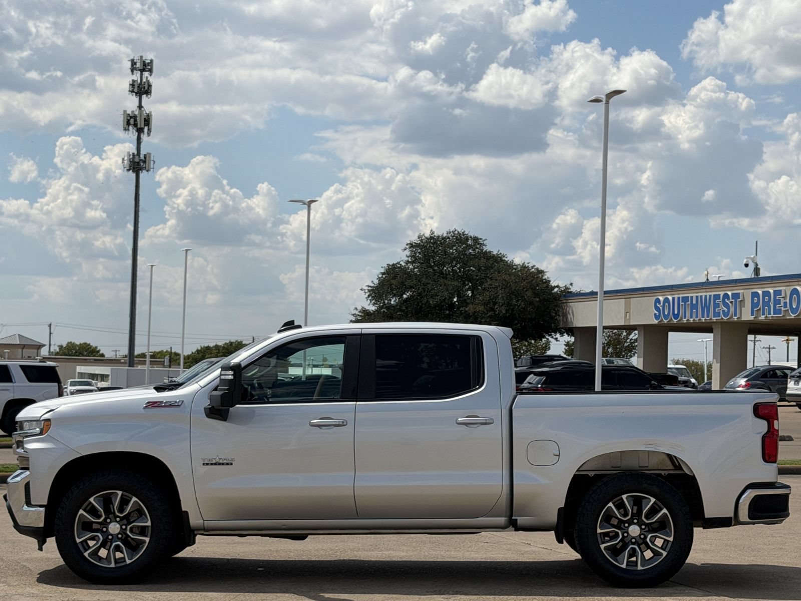 Used 2021 Chevrolet Silverado 1500 LT w/ Z71 Off-Road Package AWD/4WD image 7