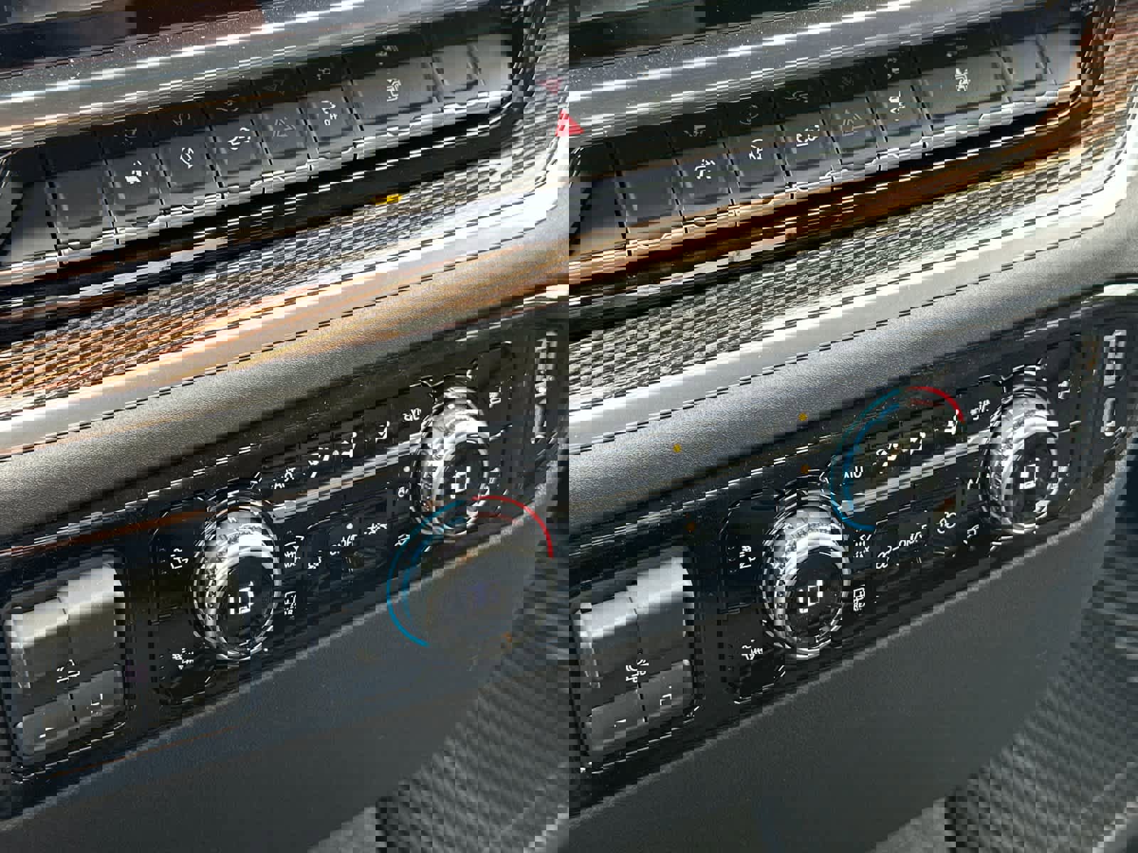 New 2026 GMC Sierra 1500 SLE w/ LPO, Black Badging Package image 19