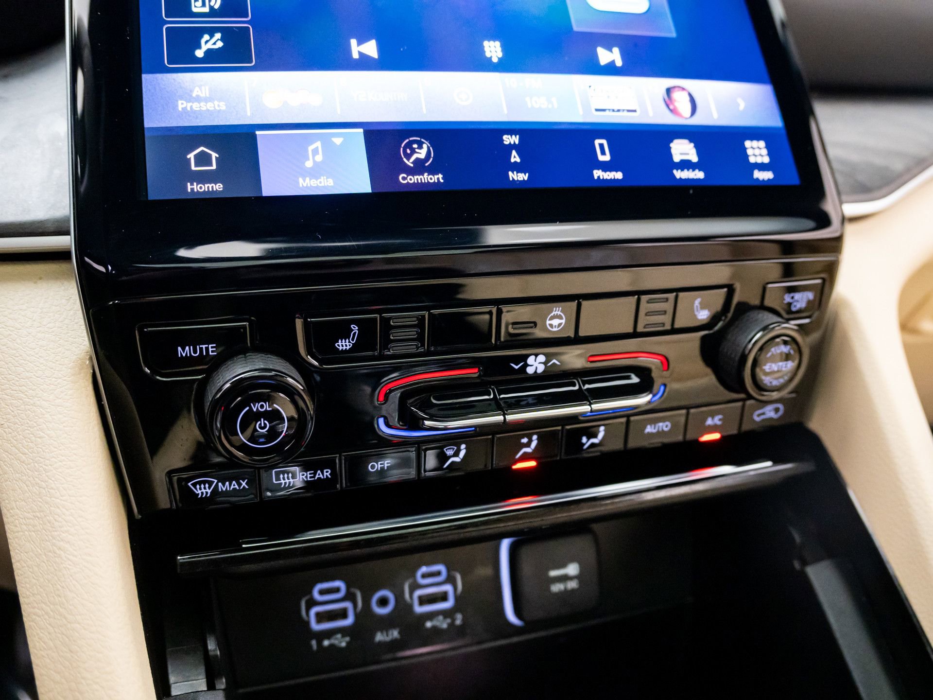 Used 2023 Jeep Grand Cherokee Limited image 23