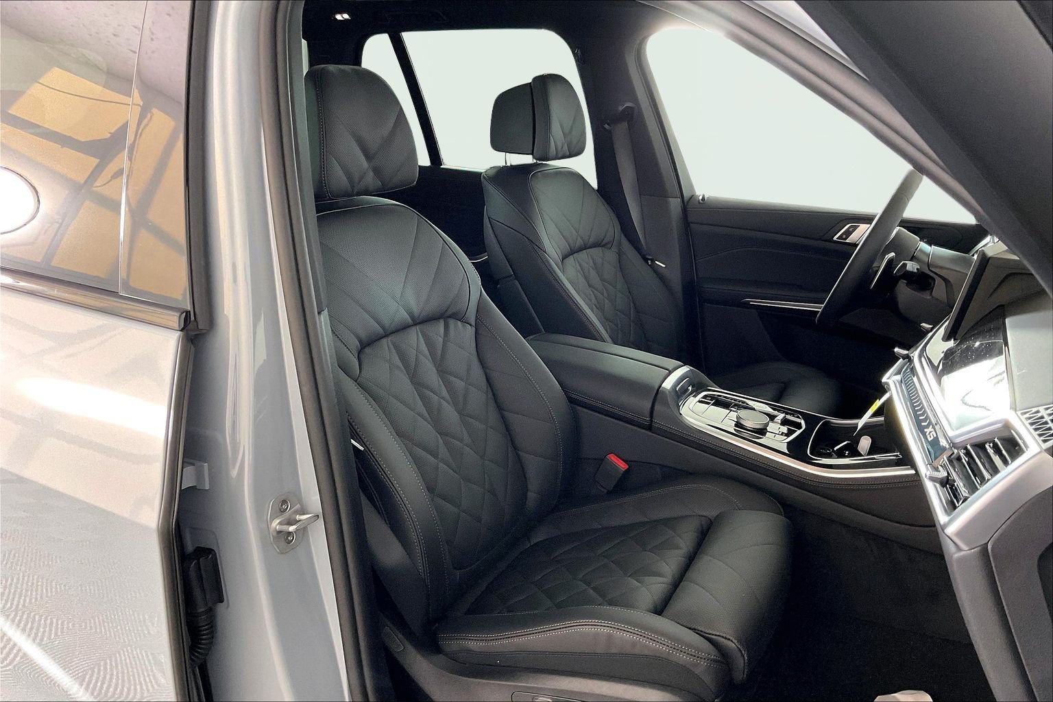 New 2026 BMW X5 xDrive40i AWD/4WD image 13
