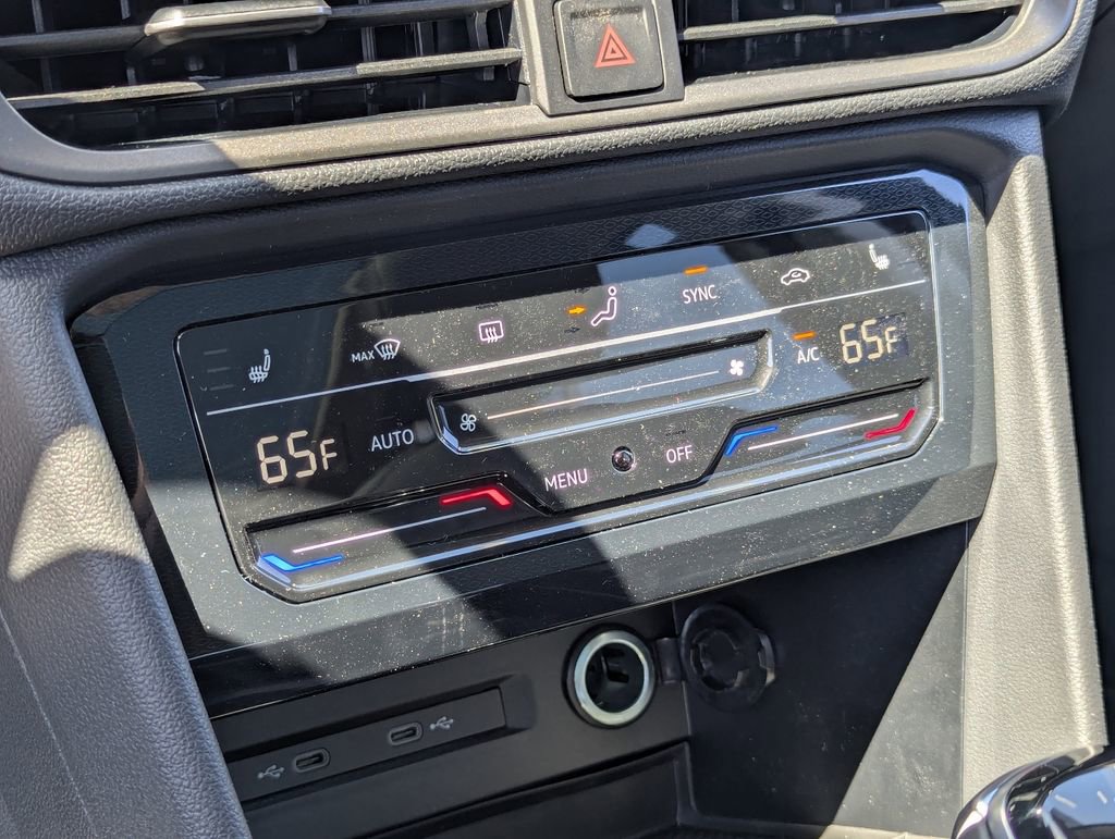 New 2026 Volkswagen Taos SE FWD image 19