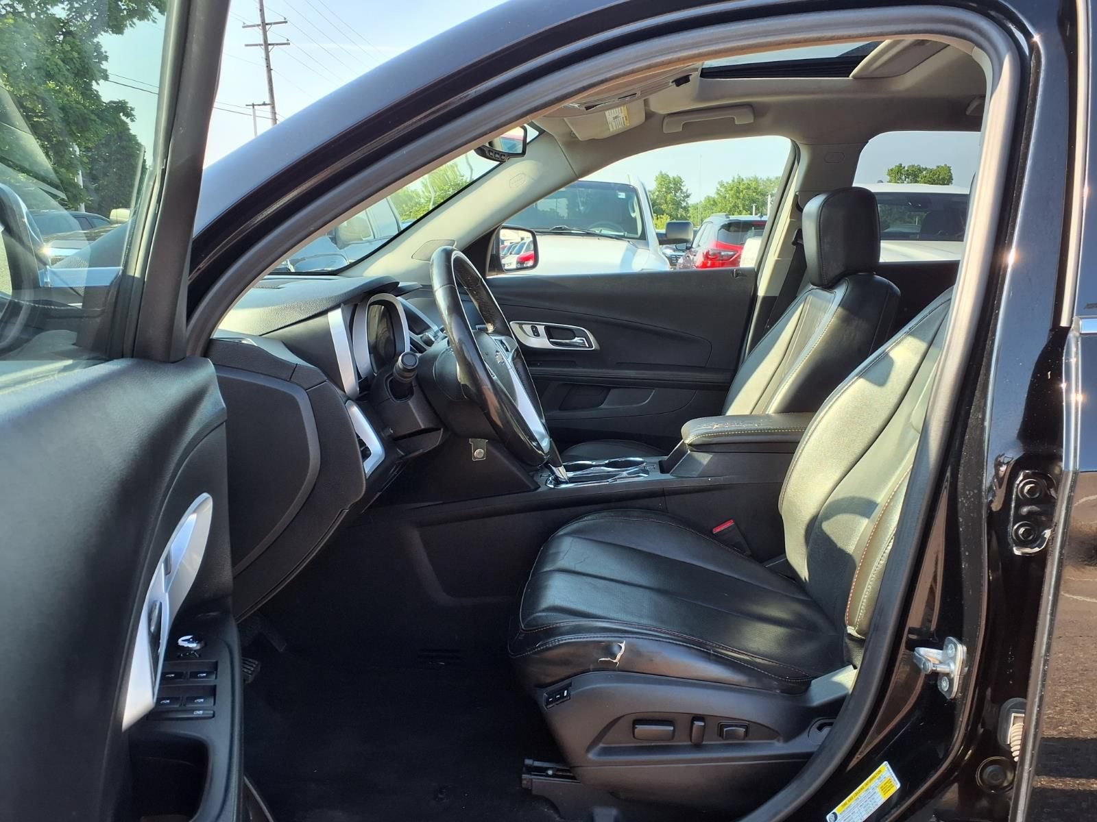 Used 2017 Chevrolet Equinox Premier w/ Enhanced Convenience Package FWD image 17
