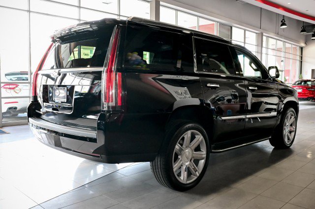 Used 2017 Cadillac Escalade Luxury AWD/4WD image 5