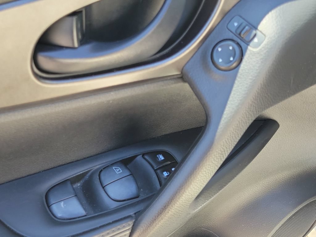 Used 2019 Nissan Rogue Sport S w/ Appearance Package AWD/4WD image 27