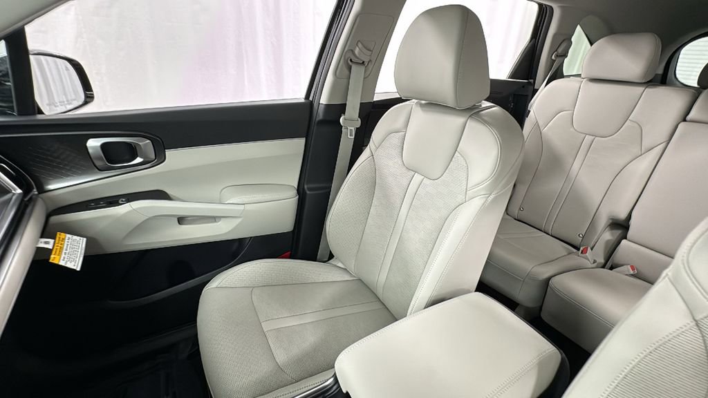 New 2025 Kia Sorento S image 13