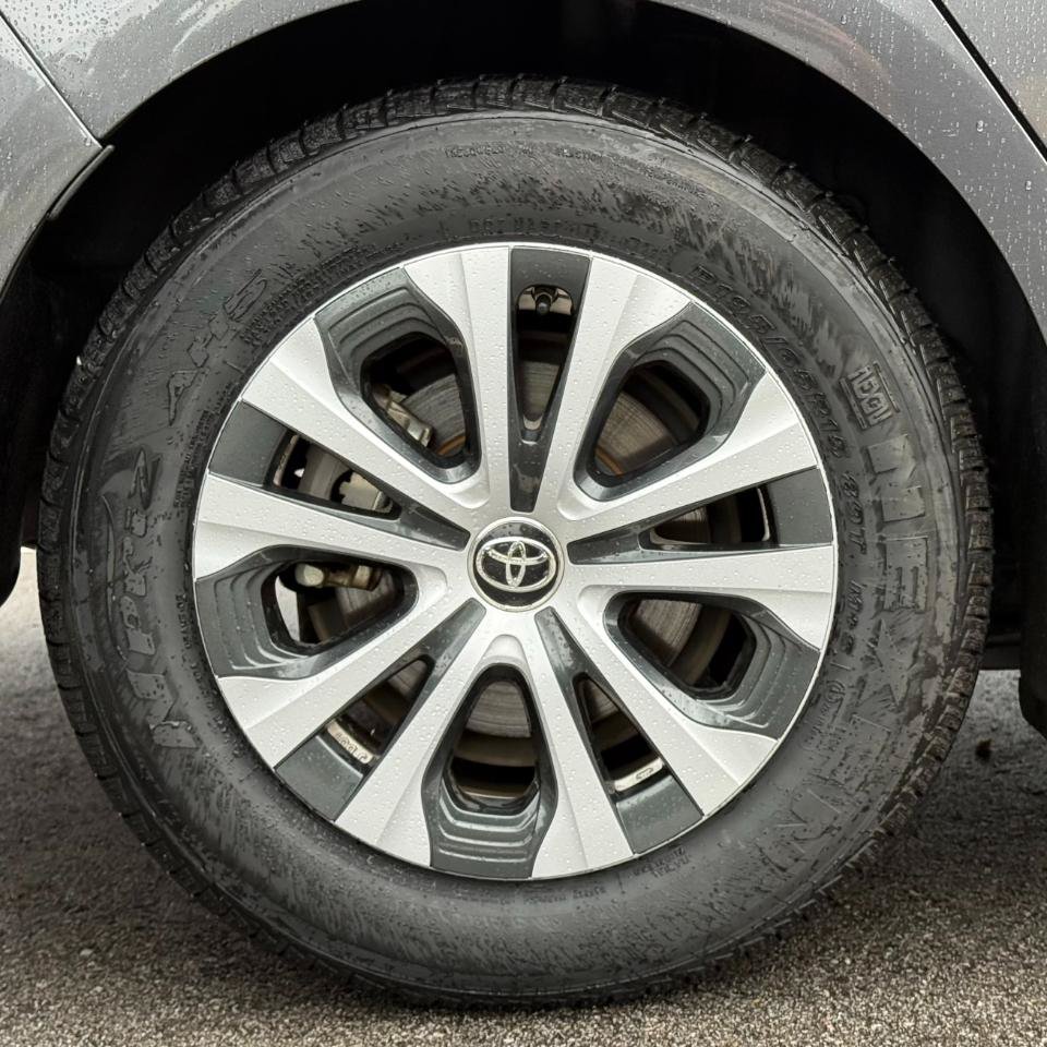 Used 2020 Toyota Prius Prime XLE FWD image 19