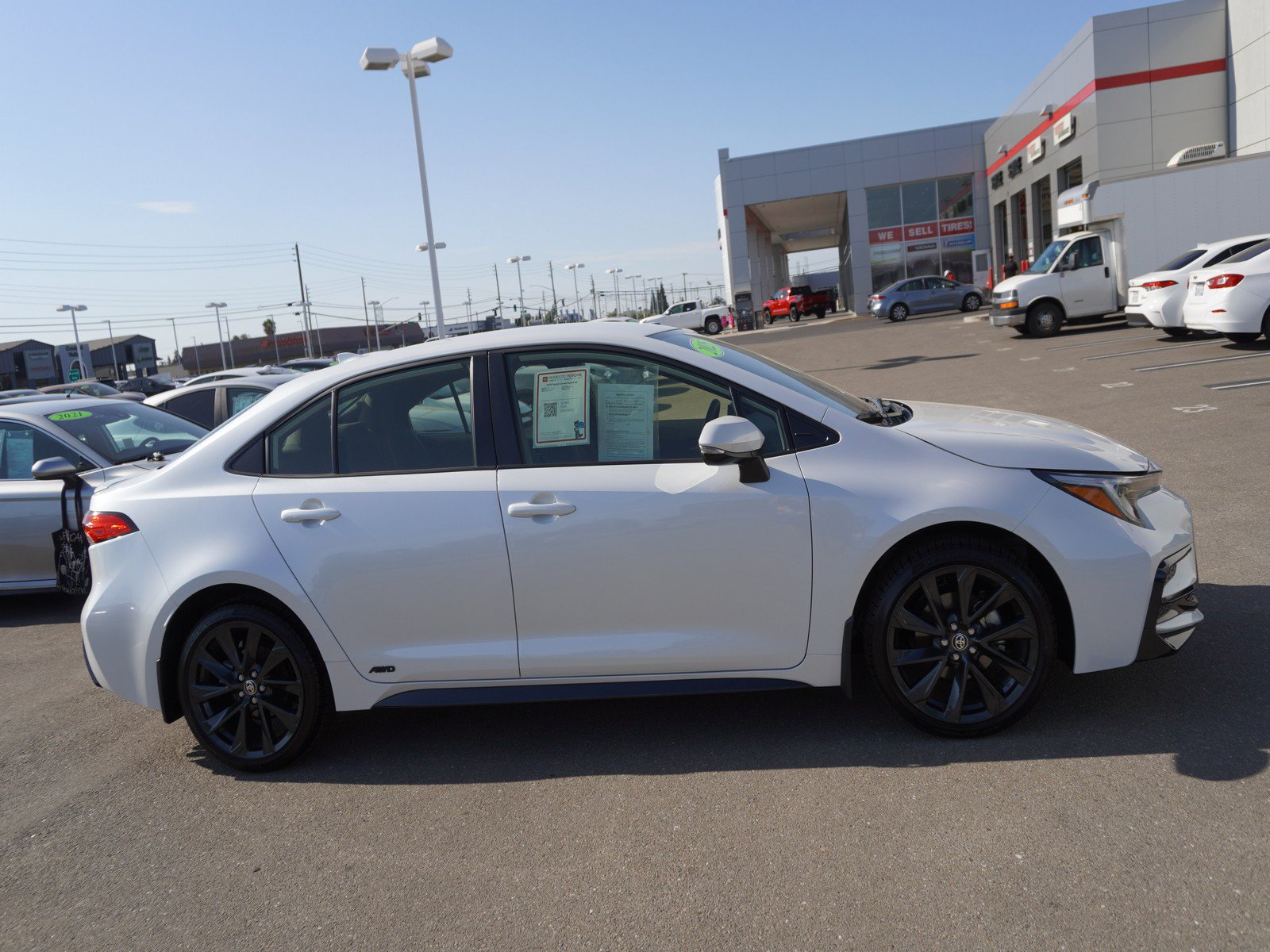 Used 2025 Toyota Corolla SE AWD/4WD image 4