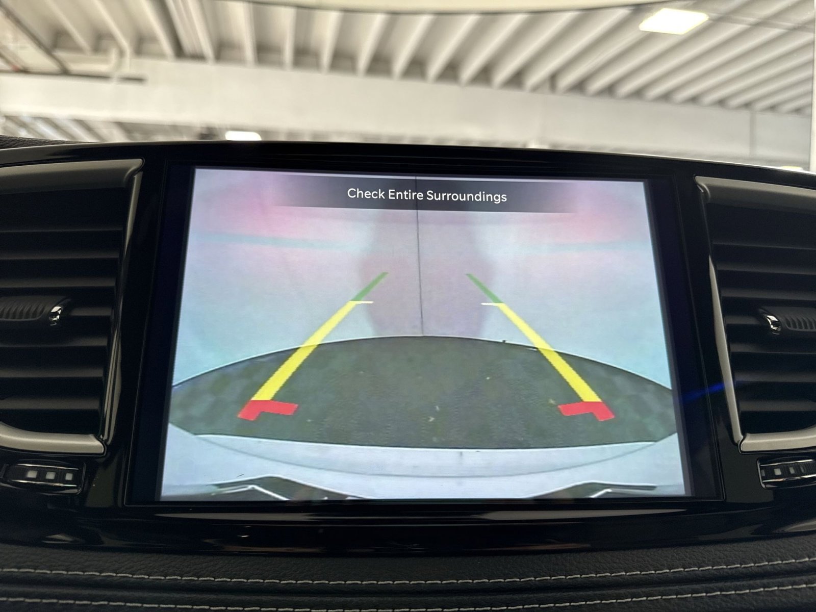 Used 2025 Chrysler Pacifica Select image 19