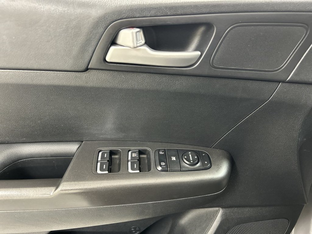 Used 2017 Kia Sportage LX AWD/4WD image 11