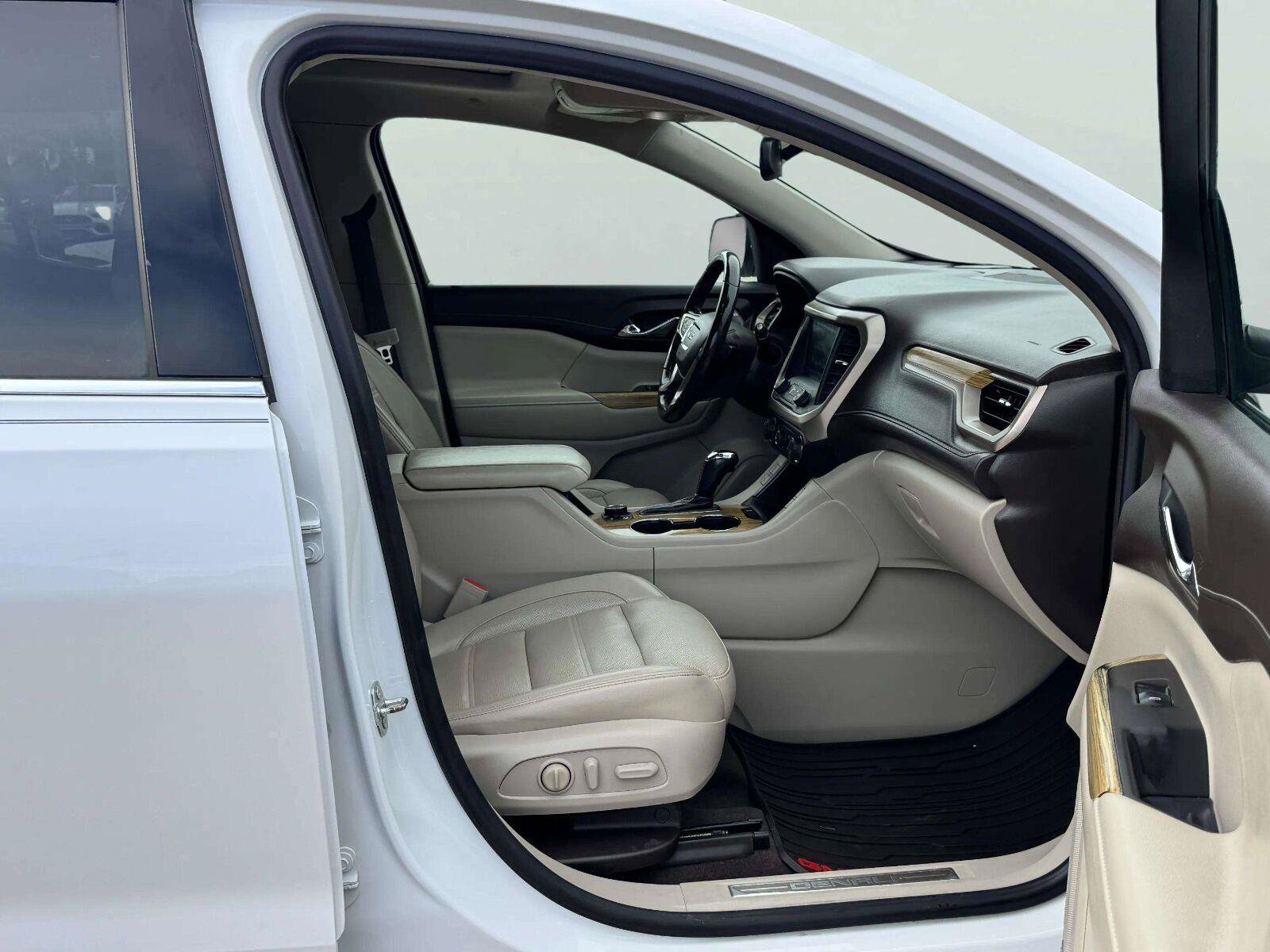 Used 2019 GMC Acadia Denali w/ Technology Package AWD/4WD image 41