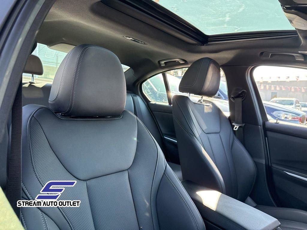 Used 2024 BMW 330i xDrive Sedan w/ Convenience Package image 10