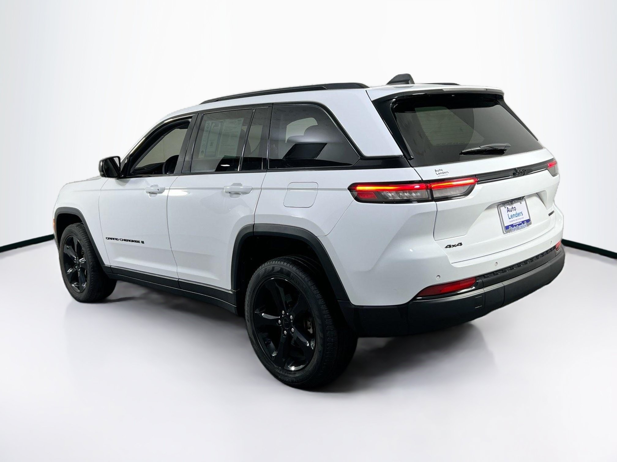 Used 2023 Jeep Grand Cherokee Limited w/ Black Appearance Package AWD/4WD image 7