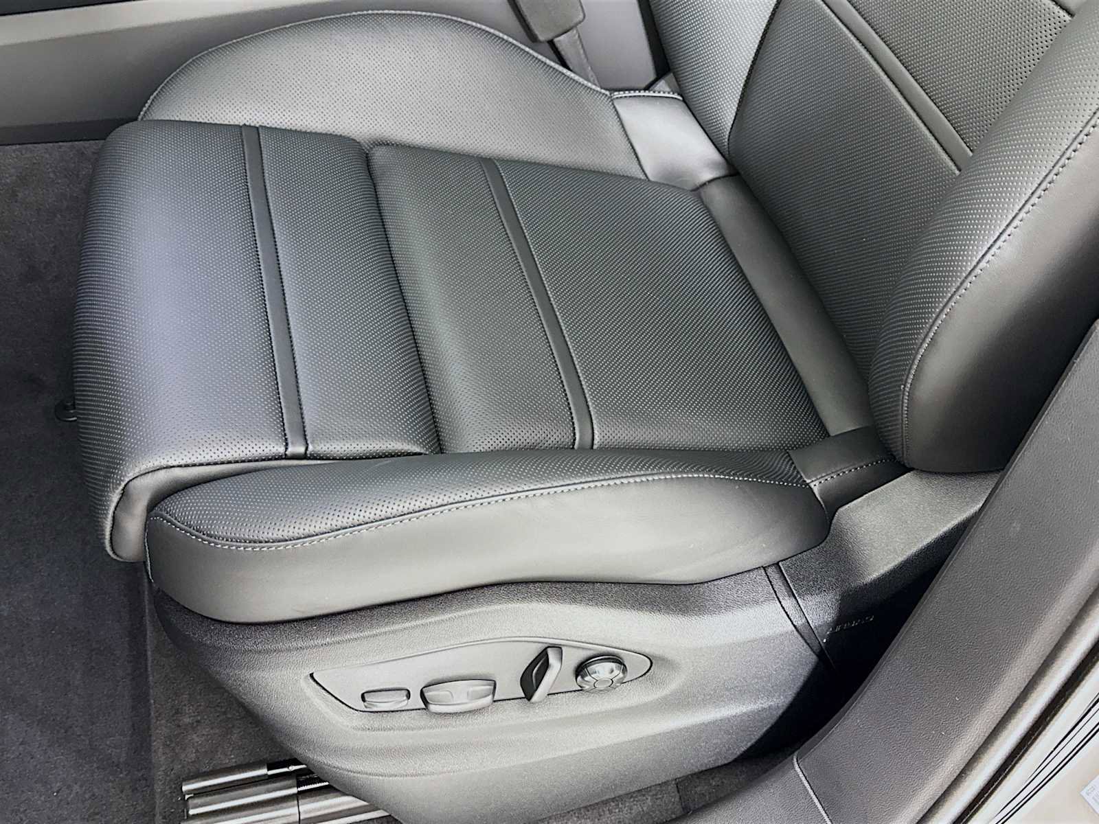 New 2026 Porsche Cayenne image 12