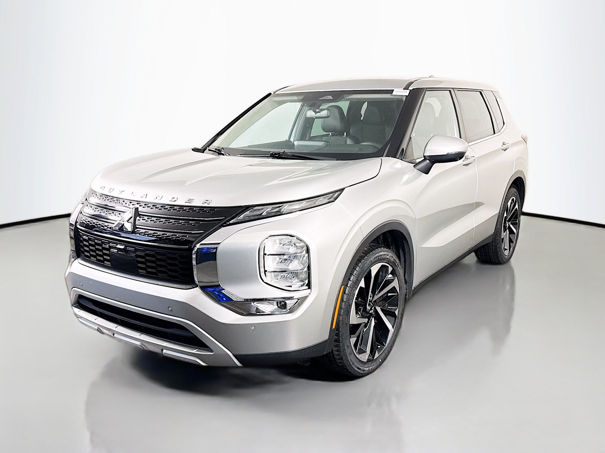 Used 2023 Mitsubishi Outlander SE FWD image 4