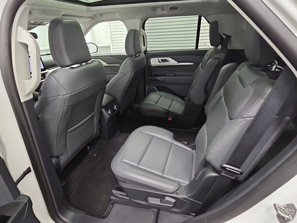 Used 2026 Ford Explorer Active w/ Active Comfort Package AWD/4WD image 32