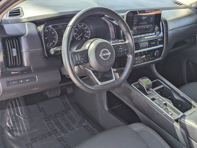 Used 2025 Nissan Pathfinder SV FWD image 18
