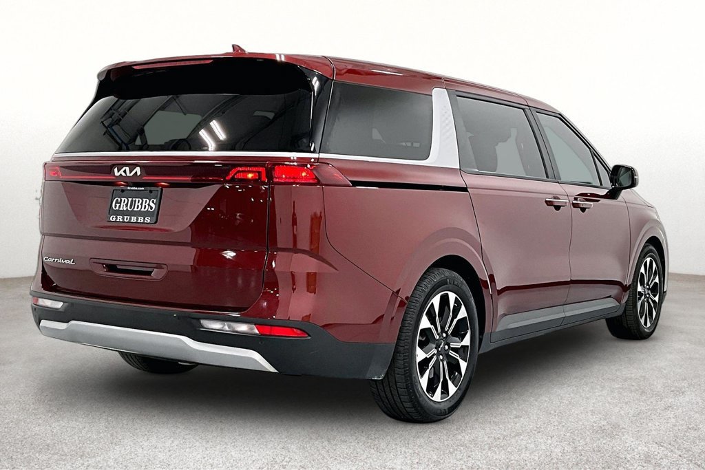 Used 2022 Kia Carnival EX FWD image 2