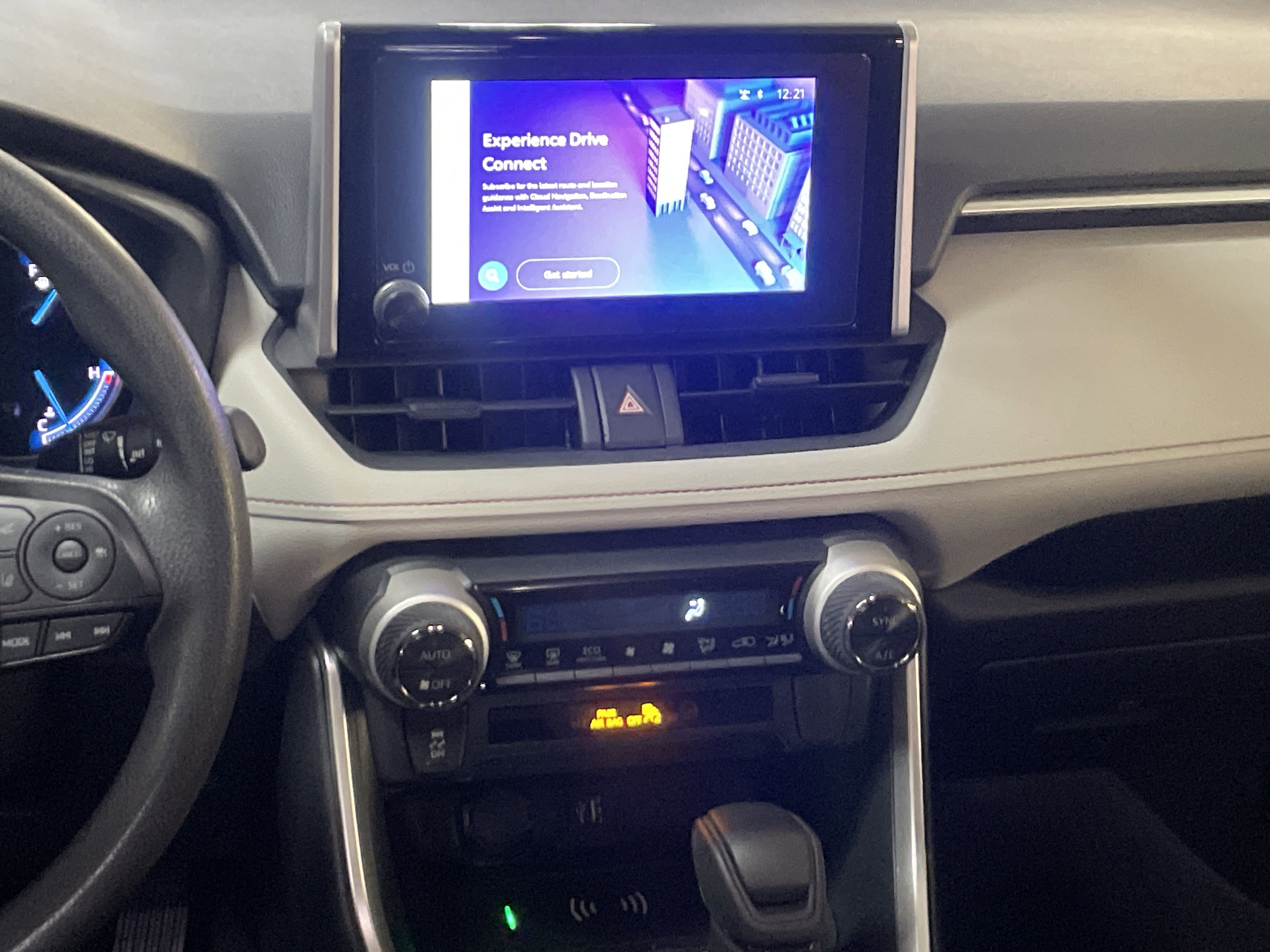 Used 2025 Toyota RAV4 XLE image 31