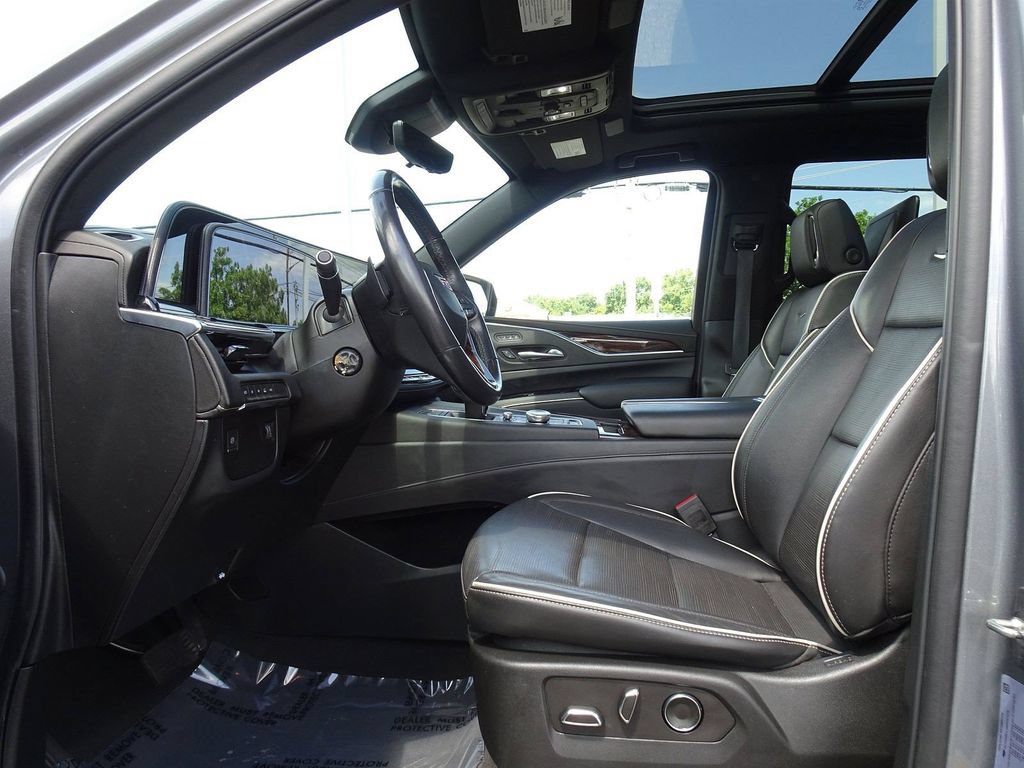 Used 2021 Cadillac Escalade Premium Luxury AWD/4WD image 8