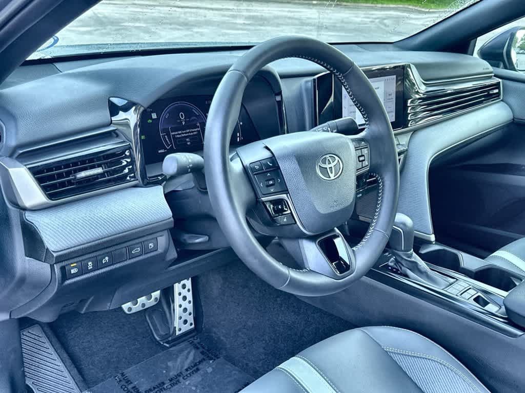 Used 2025 Toyota Camry SE FWD image 13