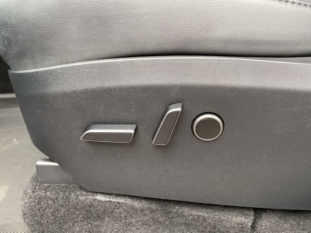 Used 2023 Tesla Model Y Performance AWD/4WD image 13