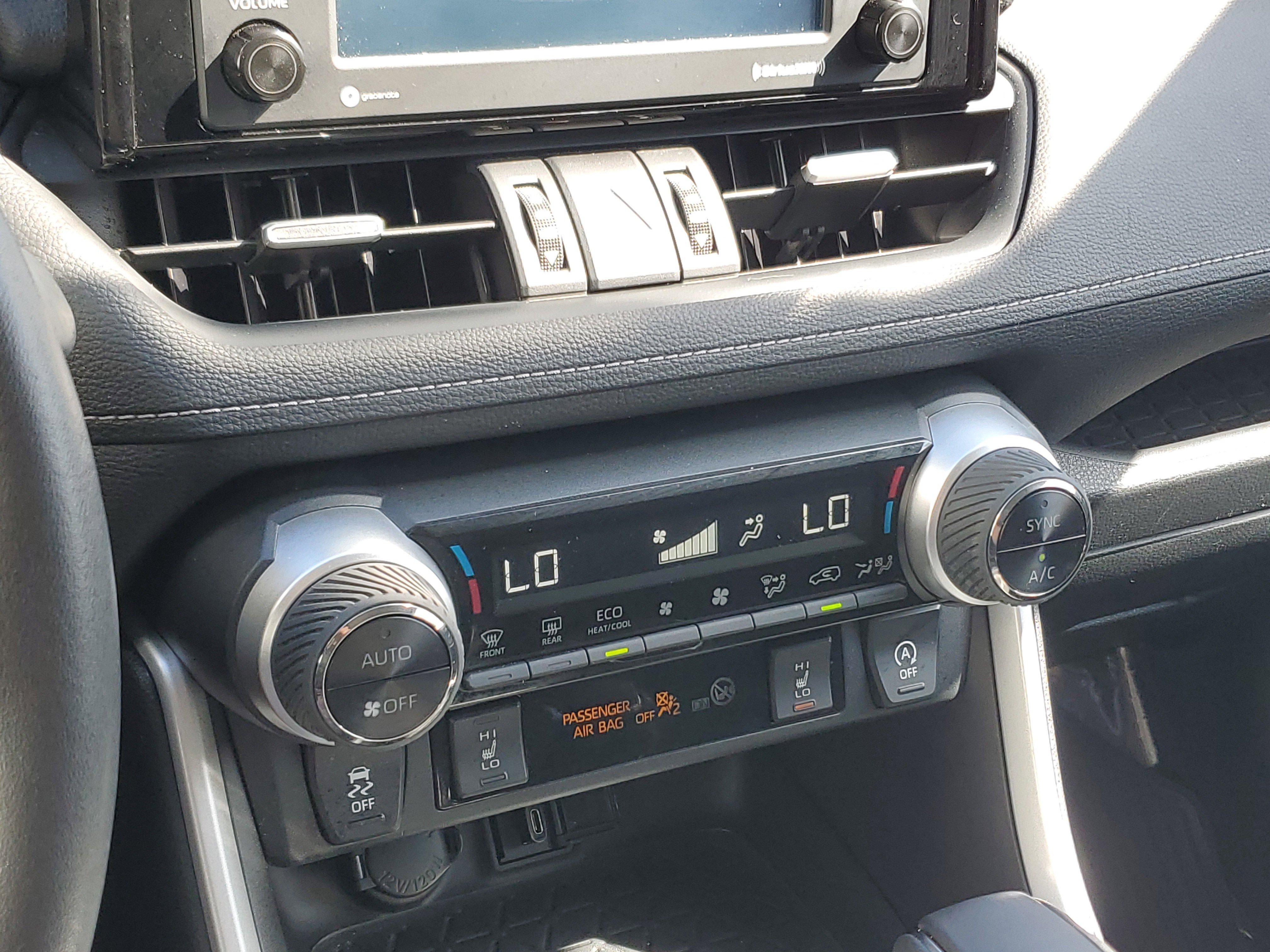 Used 2021 Toyota RAV4 XLE Premium image 29