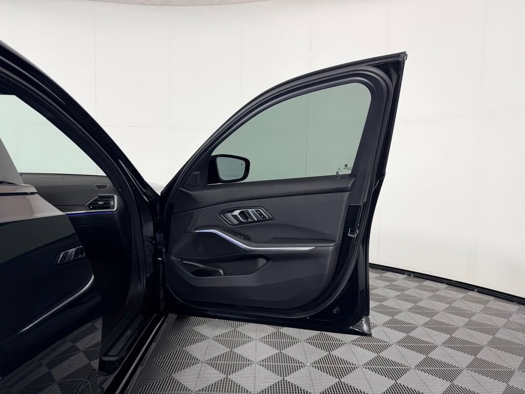 Used 2021 BMW 330i xDrive Sedan w/ Convenience Package AWD/4WD image 33