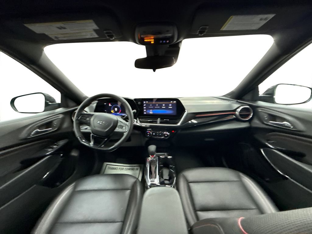 Used 2025 Chevrolet Trax RS image 17