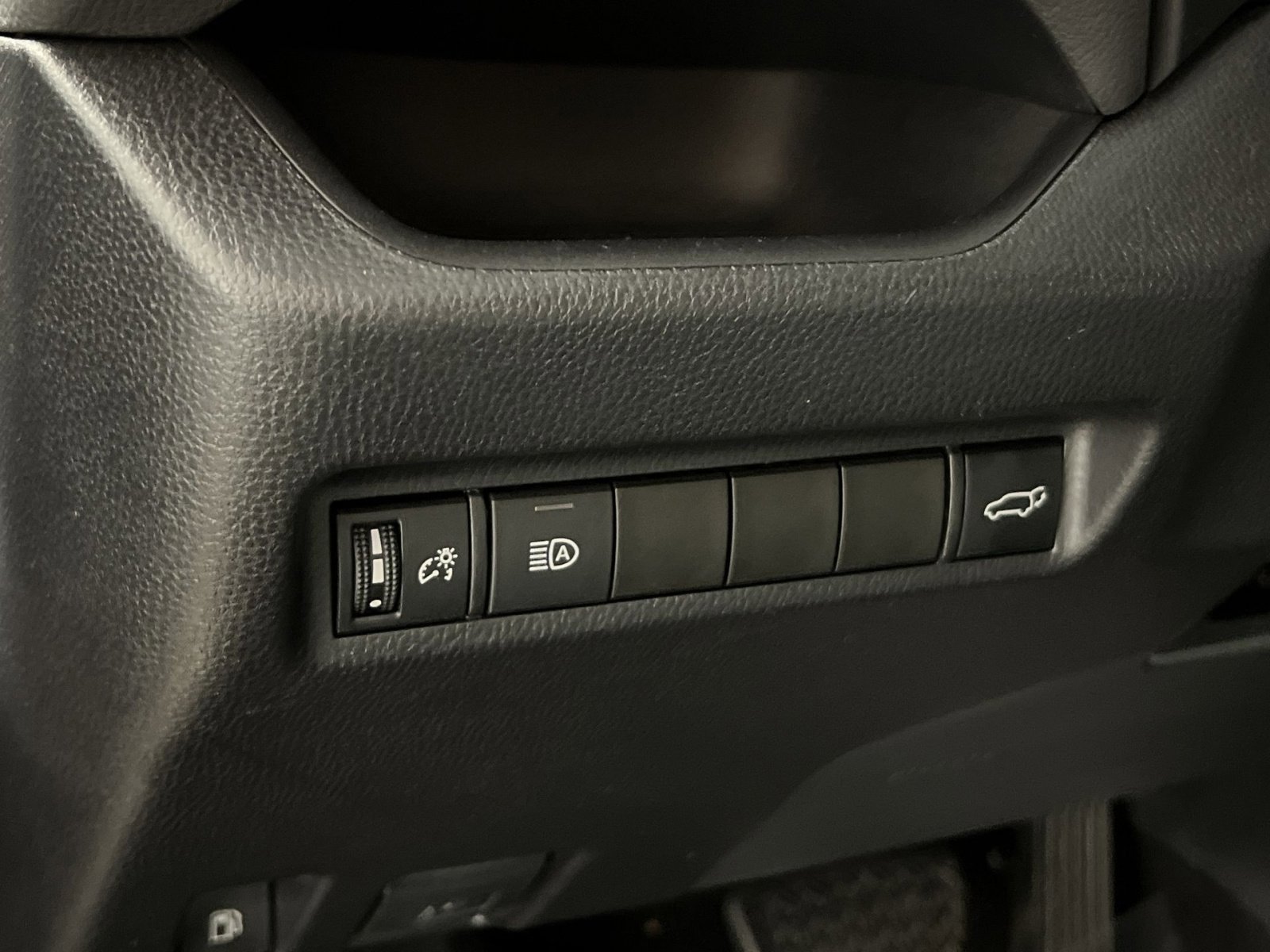 Used 2020 Toyota RAV4 XLE image 29