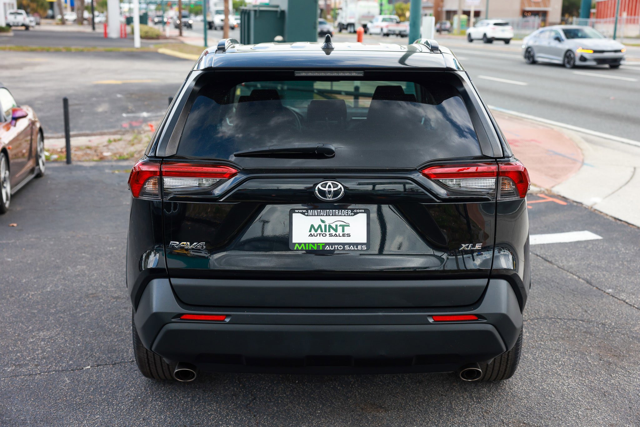 Used 2022 Toyota RAV4 XLE image 13