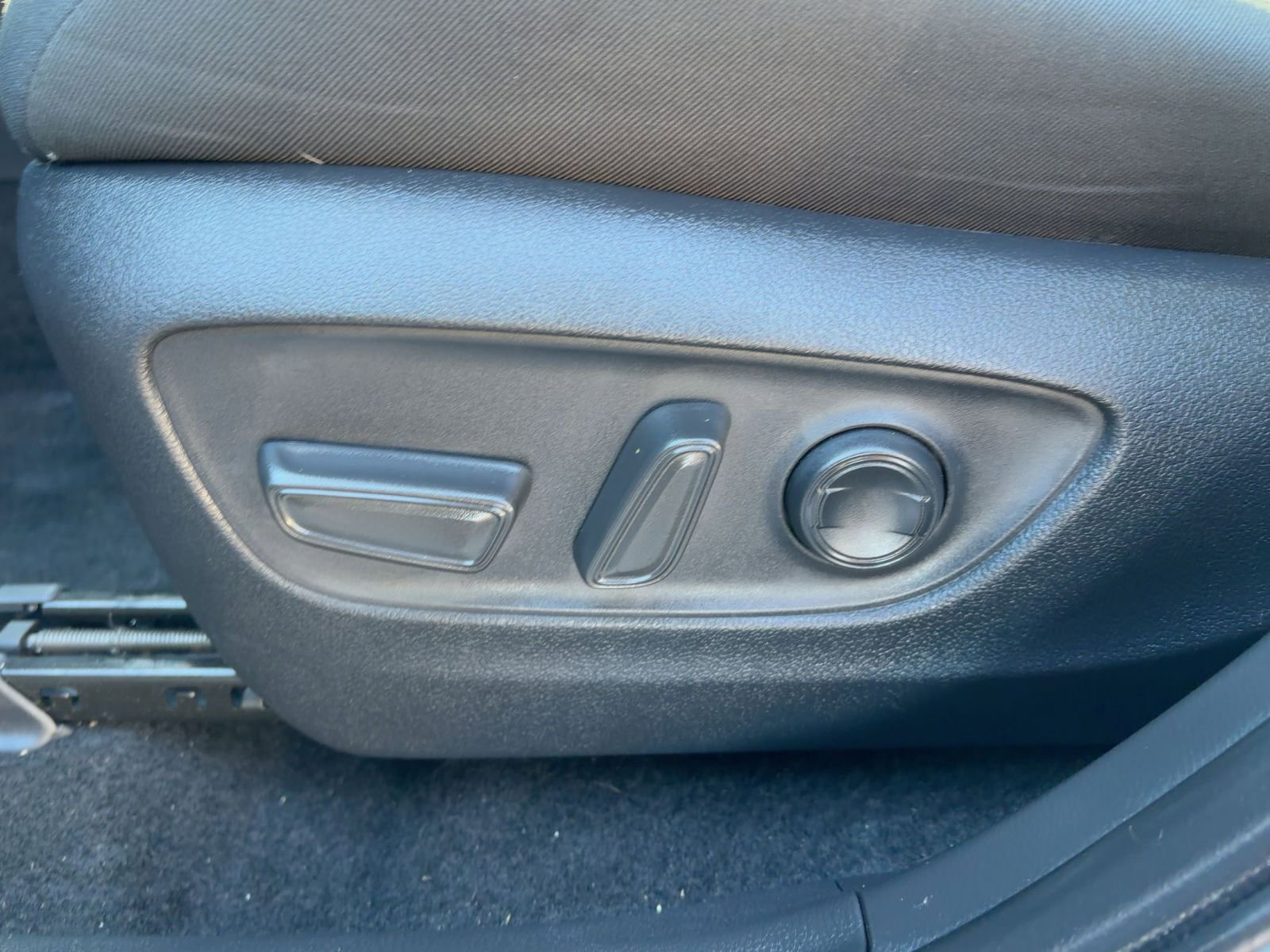 Used 2025 Toyota RAV4 XLE image 25