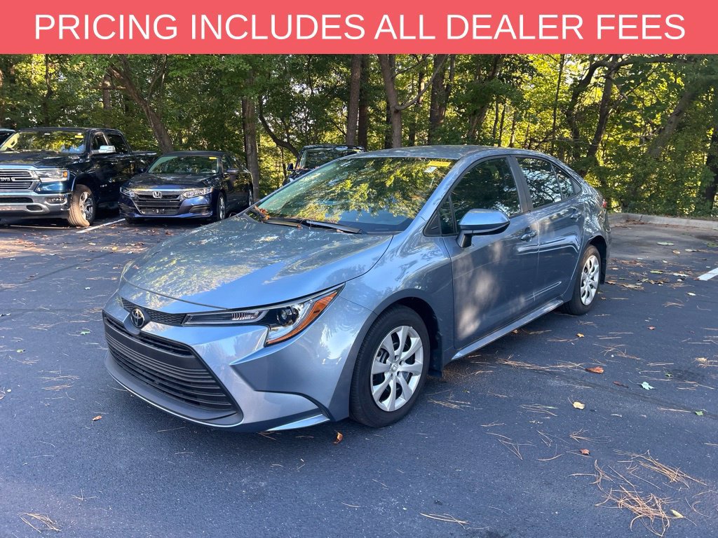 Used 2025 Toyota Corolla LE FWD image 4